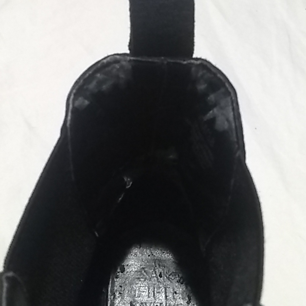 Boots - Picture 4 of 6